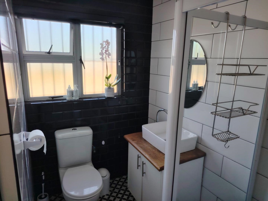1 Bedroom Property for Sale in Loevenstein Western Cape